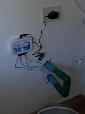 Equipo en interior con las bobinas sobre caño de termofusión.