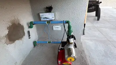 Equipo instalado antes de la bomba presurizadora, con las bobinas sobre el caño.